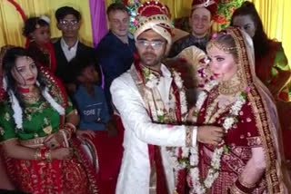 Russian bride in Kushinagar  kushinagar russian wedding  International wedding in kushinagar  russian married hindu  ಭಾರತೀಯ ವರನ ಕೈ ಹಿಡಿದ ರಷ್ಯಾ ಬೆಡಗಿ  ಉತ್ತರಪ್ರದೇಶದಲ್ಲಿ ಭಾರತೀಯ ವರನ ಕೈ ಹಿಡಿದ ರಷ್ಯಾ ಬೆಡಗಿ  ಕುಶಿನಗರದಲ್ಲಿ ಅಂತರಾಷ್ಟ್ರೀಯ ಮದುವೆ  ಉತ್ತರಪ್ರದೇಶ ಸುದ್ದಿ