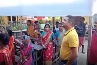 arup kumar dey visits shelter camp in manikpur btr em