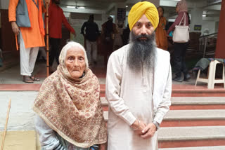 97-year-old-harwant-kaur-climbed-on-foot-at-a-height-of-15225-feet-in-deka-hemkud-sahib