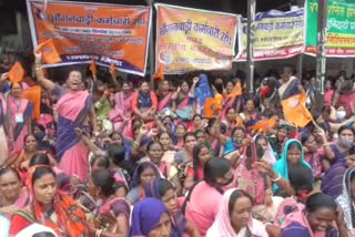 Anganwadi workers demonstration in Dhanbad