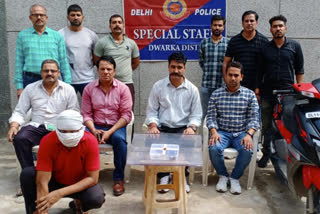 पुलिस की गिरफ्त में आरोपी