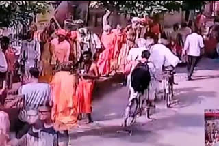 SADHU DIED IN STAMPEDE DURING PRASAD DISTRIBUTION IN MATHURA