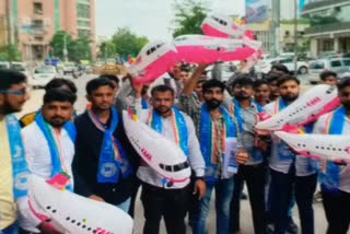 احمدآباد میں سی پلین سروس بند ہونے پر این ایس یو آئی کا احتجاج