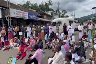 വന്യമൃഗ ശല്യത്തിന് നടപടിയെടുക്കാതെ അധികൃതര്‍  പൊഴുതനയില്‍ വന്യമൃഗ ശല്യം രൂക്ഷം  വന്യമൃഗ ശല്യം രൂക്ഷം  നടപടിയെടുക്കാതെ അധികൃതര്‍  റോഡ് ഉപരോധിച്ച് ജനകീയ സമിതി  Authorities not taking action for wild animal disturbance  wild animal disturbance  Wild animal disturbance is severe in pozhuthana in wayanad district  വന്യമൃഗ ശല്യത്തെ തുടര്‍ന്ന് വയനാട് റോഡ് ഉപരോധം