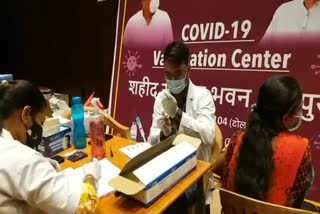 Crowd gathered in government vaccination centers to apply booster dose