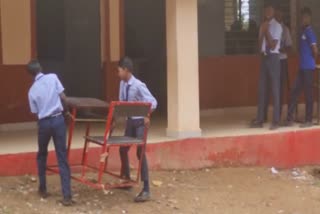Viral Video of children getting work in school of Jashpur