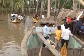 చంద్రబాబు పర్యటనలో పడవ ప్రమాదం.