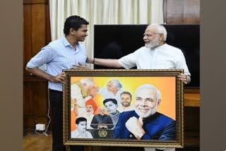 Deaf artist presented a picture to PM Modi