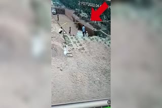 watch cctv video of  wall collapse at a brick klin in pulwama where 3 non local labour's died on spot.