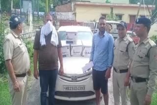 two-smugglers-arrested-with-18-boxes-of-illegal-liquor-in-vikasnag