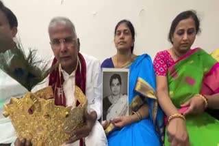 Hyderabad doctor offered 40 lakh gold crown shirdi