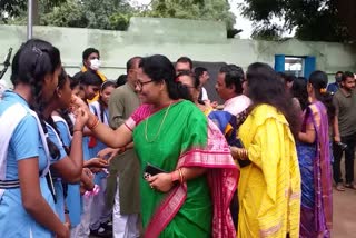 bjp celebrating draupadi murmu win in presidential election in unit 2 girls high school