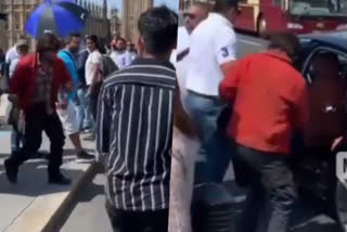 شاہ رخ خان کو لندن میں شوٹنگ کے دوران مداحوں کی ایک بھیڑ نے گھیر لیا، دیکھیں ویڈیو
