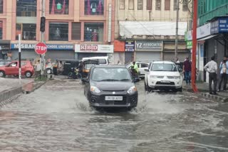 Rains Lash Kashmir Valley: کشمیر میں تیز بارشیں؛ سڑکیں زیر آب