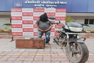 Arrest of Chain Snatcher : ફાઇનાન્સ કંપનીમાં ગીરવે મુકેલી ચેઇન છોડાવવા મહિલાનો અછોડો તોડ્યો, સીસીટીવીએ પકડાવ્યો