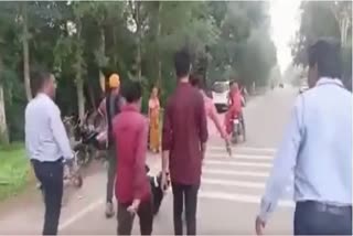 SHAHDOL TALIBANI PUNISHMENT TRUCK THIEF DRAGGED ON ROAD BY TYING HANDS AND FEET VIDEO GOES VIRA