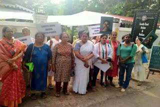 women Congress protests outside Smriti Irani cafe