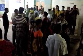 tension situation in baripada hospital after death of pregnant lady