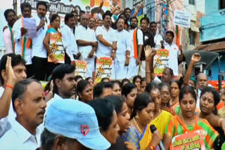 Former union minister Pon Radhakrishnan  bjp protest  madurai bjp protest  protest on electricity tariff hike  electricity tariff hike  protest against tn government  பொன் ராதாகிருஷ்ணன்  மின் கட்டண உயர்வு  மின் கட்டண உயர்வை எதிர்த்து போராட்டம்  மதுரையில் பாஜக போராட்டம்  மதுரையில் மின் கட்டண உயர்வை எதிர்த்து பாஜக போராட்டம்  தமிழ்நாடு அரசை எதிர்த்து மதுரையில் போராட்டம்