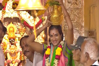 PV Sindhu at Lal Darwaza bonalu