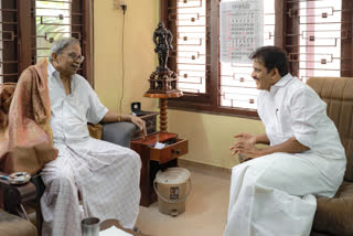 KC Venugopal visited MT Vasudevan Nair  KC Venugopal visited MT Vasudevan Nair who is entering Navathi  KC Venugopal wishes navati to MT Vasudevan Nair  എം ടിയുമായി കൂടിക്കാഴ്‌ച നടത്തി കെ സി വേണുഗോപാൽ  എം ടിയെ സന്ദർശിച്ച് കെ സി വേണുഗോപാൽ  നവതിയിലേക്കടുത്ത ഇതിഹാസ കഥാകാരന് ആശംസകൾ നേർന്നു  എം ടി വാസുദേവൻ നായർ നവതി  എ ഐ സി സി ജനറൽ സെക്രട്ടറി കെ സി വേണുഗോപാൽ  എം ടി വാസുദേവൻ നായർ പിറന്നാൾ