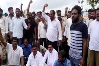 people protest AP telangana border