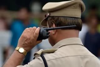 Kerala: Man claims police beat him up for opposing them urinating outside his house  Man alleged police beat him for opposing them urinating in front of his house  police beat man for opposing them urinating in front of his house  വീടിനു മുന്നില്‍ മൂത്രമെഴിക്കുന്നത് എതിര്‍ത്ത ഗൃഹനാഥന് പൊലീസ് മര്‍ദനം  പൊലീസുകാര്‍ വീടിനു മുന്നില്‍ മൂത്രമെഴിക്കുന്നത് എതിര്‍ത്ത ഗൃഹനാഥന് പൊലീസ് മര്‍ദനം  ഗൃഹനാഥനെ മര്‍ദിച്ച് പൊലീസ്