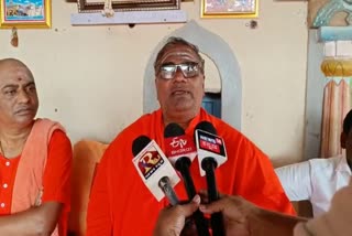 Let Ramesh Jarakiholi become minister again said Siddalinga Swamiji in Belagavi