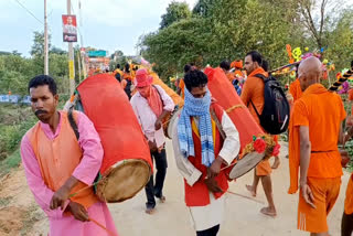 dholak on Kanwaria path of Deoghar