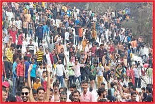 Crowd of Tourists at  Nimba Devi  Dam
