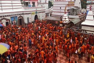 crowd of devotees reached for worship in Dumka Basukinath Dham on second Monday of Sawan