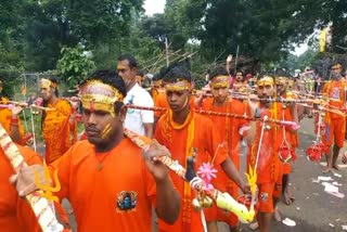 blind devotees offers prayer on second monday of sawan month in berhampur