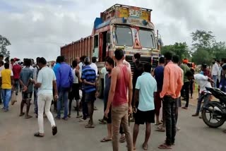 Road accident in Gumla woman died after hit by truck