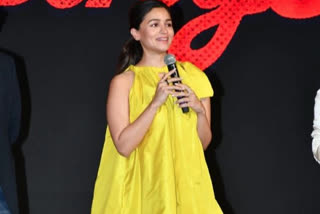 alia bhatt at darlings trailer launch,alia bhatt latest pics,alia bhatt darlings trailer launch look,alia bhatt in mini yellow dress,alia bhatt pics,alia bhatt photos,alia bhatt,darlings trailer launch event,ಡಾರ್ಲಿಂಗ್ಸ್ ಚಿತ್ರದ ಟ್ರೈಲರ್ ಬಿಡುಗಡೆ,ಡಾರ್ಲಿಂಗ್ಸ್ ಚಿತ್ರದ ಬಿಡುಗಡೆ,ಆಲಿಯಾ ಭಟ್ ಮುಂಬರುವ ಸಿನಿಮಾಗಳು,ಆಲಿಯಾ ಭಟ್ ಫೋಟೋಗಳು