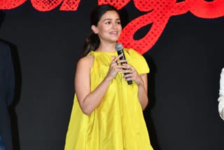 alia bhatt darlings trailer launch look