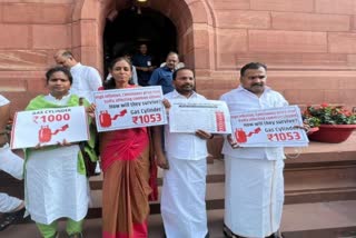 Four Congress Lok Sabha MPs including Manickam Tagore  Ramya Haridas  Jothimani and TN Prathapan suspended for the entire Monsoon session  lok sabha speaker om birla suspended congress mps  Congress MP suspended from parliament monsoon session  protest against price hike in lok sabha  വിലക്കയറ്റത്തിനെതിരെ ലോക്‌സഭയിൽ പ്രതിഷേധം  കോൺഗ്രസ് എംപിമാർക്ക് സസ്പെൻഷൻ  ലോക്‌സഭയില്‍ പ്രതിഷേധം  ടിഎൻ പ്രതാപൻ രമ്യ ഹരിദാസ് സസ്പെൻഷൻ  Ramya Haridas TN Prathapan suspension