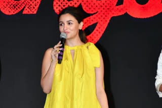 alia bhatt at darlings trailer launch  alia bhatt latest pics  alia bhatt darlings trailer launch look  alia bhatt in mini yellow dress  alia bhatt pics  alia bhatt photos  alia bhatt  darlings trailer launch event  ആലിയ ഭട്ട് ഗ്യാലറി  ആലിയ ഭട്ട് ചിത്രങ്ങള്‍  ആലിയ ഭട്ട് പുതിയ ചിത്രങ്ങള്‍  ആലിയ ഭട്ട് പുതിയ ലുക്കില്‍  ഡാര്‍ലിംഗ് ട്രെയിലര്‍