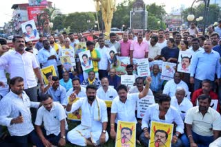 vokkaliga-organisations-protest-against-jameer-ahmad-at-mysore