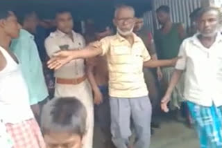 e rickshaw thief arrested by public in manikpur