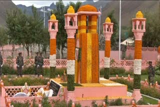 Wreath laying ceremony being held at Kargil War Memorial in Drass