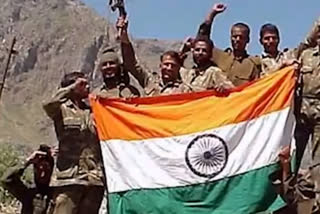 pm-modi-pays-tributes-to-soldiers-on-kargil-vijay-diwas