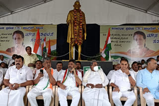 Bengaluru Congress started protest in Bengaluru, Bengaluru Congress started protest over Sonia Gandhi ED investigation, Bengaluru Congress protest live, Bengaluru Congress protest news, ಬೆಂಗಳೂರು ಕಾಂಗ್ರೆಸ್ ಪ್ರತಿಭಟನೆ ಆರಂಭ, ಬೆಂಗಳೂರಿನಲ್ಲಿ ಸೋನಿಯಾ ಗಾಂಧಿ ಇಡಿ ತನಿಖೆ ವಿರೋಧಿಸಿ ಕಾಂಗ್ರೆಸ್​ ಪ್ರತಿಭಟನೆ, ಬೆಂಗಳೂರು ಕಾಂಗ್ರೆಸ್ ಪ್ರತಿಭಟನೆ ನೇರಪ್ರಸಾರ, ಬೆಂಗಳೂರು ಕಾಂಗ್ರೆಸ್ ಪ್ರತಿಭಟನೆ ಸುದ್ದಿ,