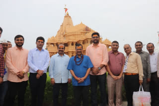 Arvind Kejriwal visits Somnath temple