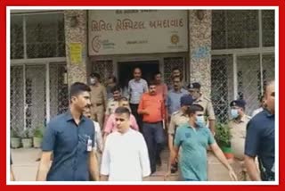 Harsh Sanghvi Visit Civil Hospital : બોટાદ લઠ્ઠાકાંડ અસરગ્રસ્તોની ગૃહપ્રધાને ખબરઅંતર કાઢી વ્યવસ્થાઓની સમીક્ષા કરી