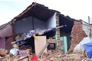 house collapsed 13 people injured in Shivamogga