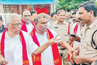 Obstacles to MLC s bus yatra at anakapally