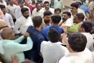 Nayak community member quarrel in Tumkur, quarrel in front of Minister Sudhakar in Tumkur, Tumkur news, BJP Janotsava meeting, ನಾಯಕ್ ತುಮಕೂರಿನಲ್ಲಿ ನಾಯಕ ಸಮುದಾಯದವರ ವಾಗ್ವಾದ, ತುಮಕೂರಿನಲ್ಲಿ ಸಚಿವ ಸುಧಾಕರ್ ಮುಂದೆ ವಾಗ್ವಾದ, ತುಮಕೂರು ಸುದ್ದಿ, ಬಿಜೆಪಿ ಜನೋತ್ಸವ ಸಭೆ, Etv Bharat Karnataka news, Etv Bharat Kannada news, ಈಟಿವಿ ಭಾರತ ಕರ್ನಾಟಕ ಸುದ್ದಿ, ಈಟಿವಿ ಭಾರತ್​ ಕನ್ನಡ ಸುದ್ದಿ,