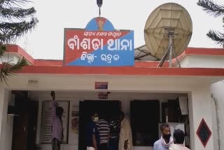 ଛାତ୍ରୀଙ୍କୁ ଅସଦାଚରଣ ଅଭିଯୋଗରେ ଶିକ୍ଷକଙ୍କୁ ନିସ୍ତୁକ ମାଡ଼