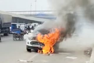 fire in car in gurugram