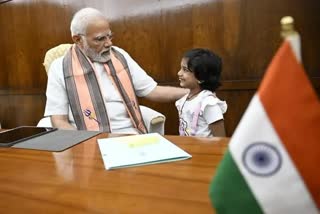 5 વર્ષની દીકરી PM મોદીને મળી, એને બોલતા જોઈ મોદી પેટ પકડીને હસ્યા